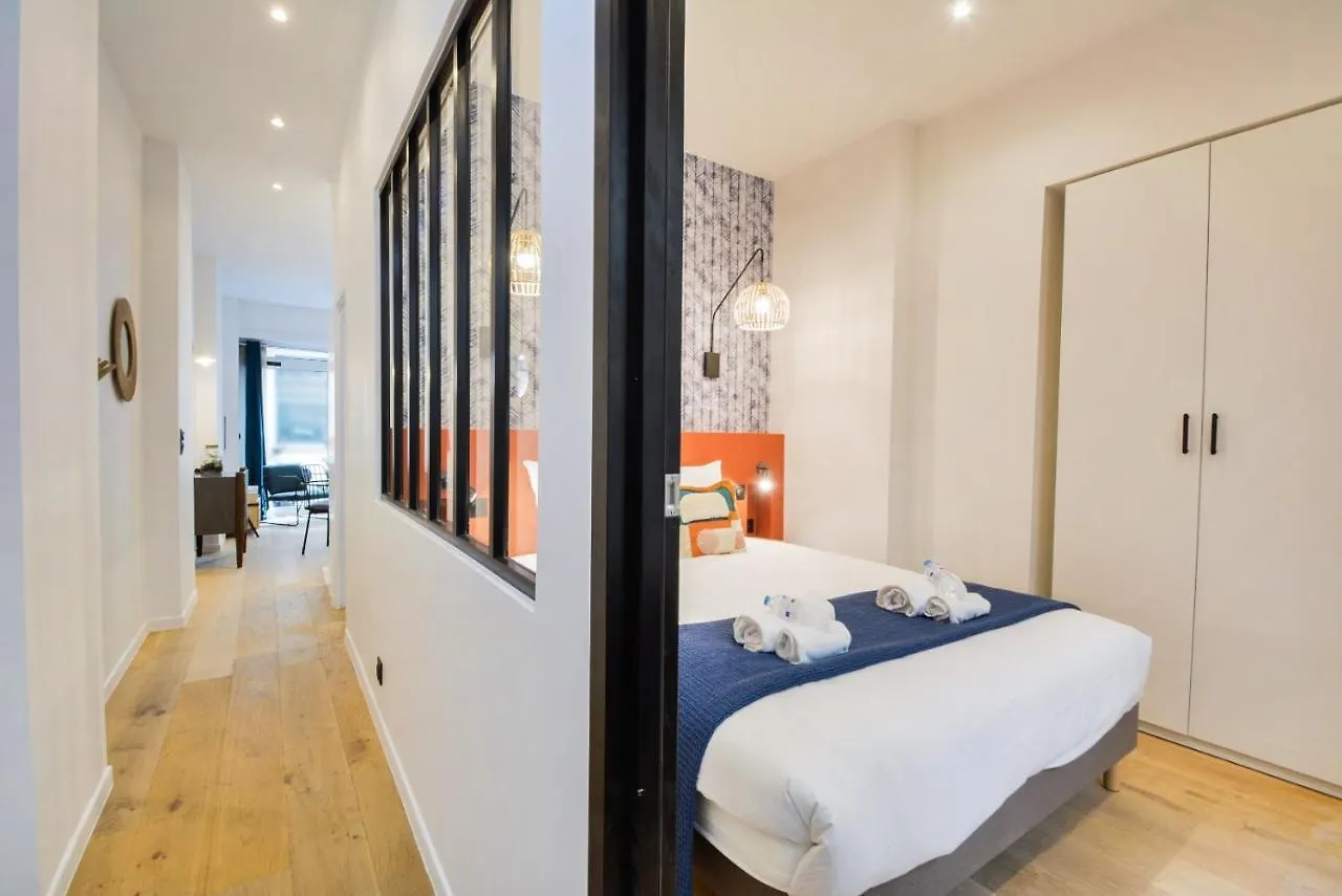 Apartmán New And Renovated Amazing Flat In Heart Of Paříž 0*,